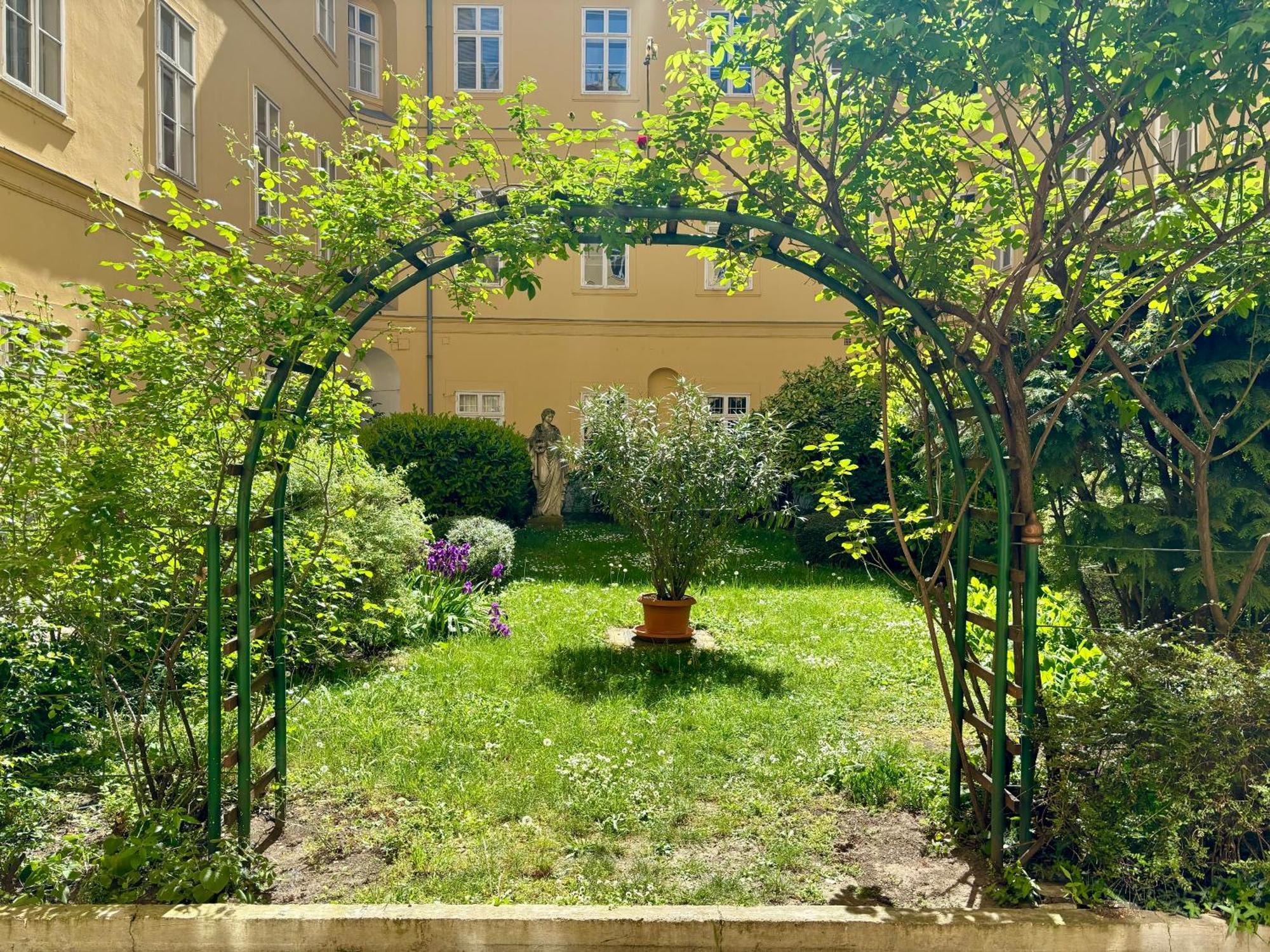 Chic & Zen Apartment Budapest Bagian luar foto